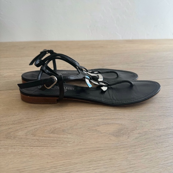 Chanel Oversized CC Logo Black Leather Thong Sandals Size 41 / US 11 - Picture 5 of 9